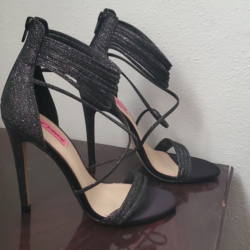NEW Betsy Johnson Heels - Picture 3 of 4